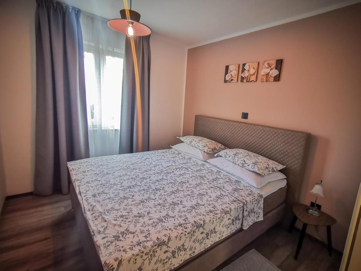 Premium Apartments Tade Funtana Esterno foto